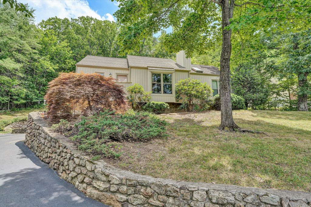 4520 Summerset CIR, Roanoke, VA 24018