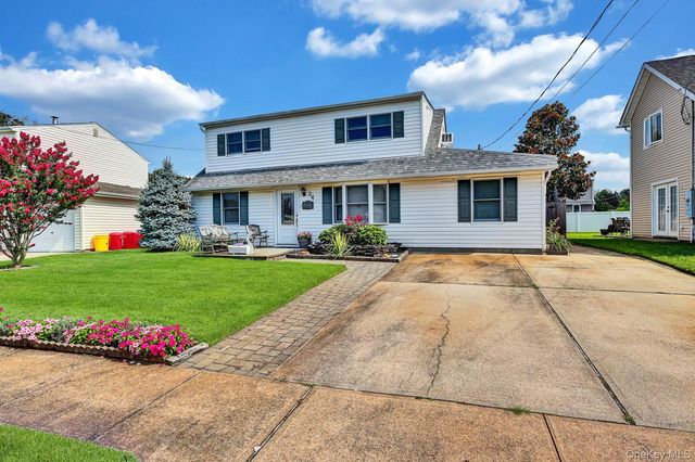 24 Seaton Street, Massapequa, NY 11758