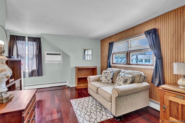 24 Seaton Street, Massapequa, NY 11758