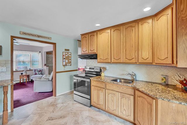 24 Seaton Street, Massapequa, NY 11758
