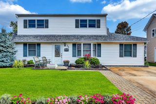 24 Seaton Street, Massapequa, NY 11758