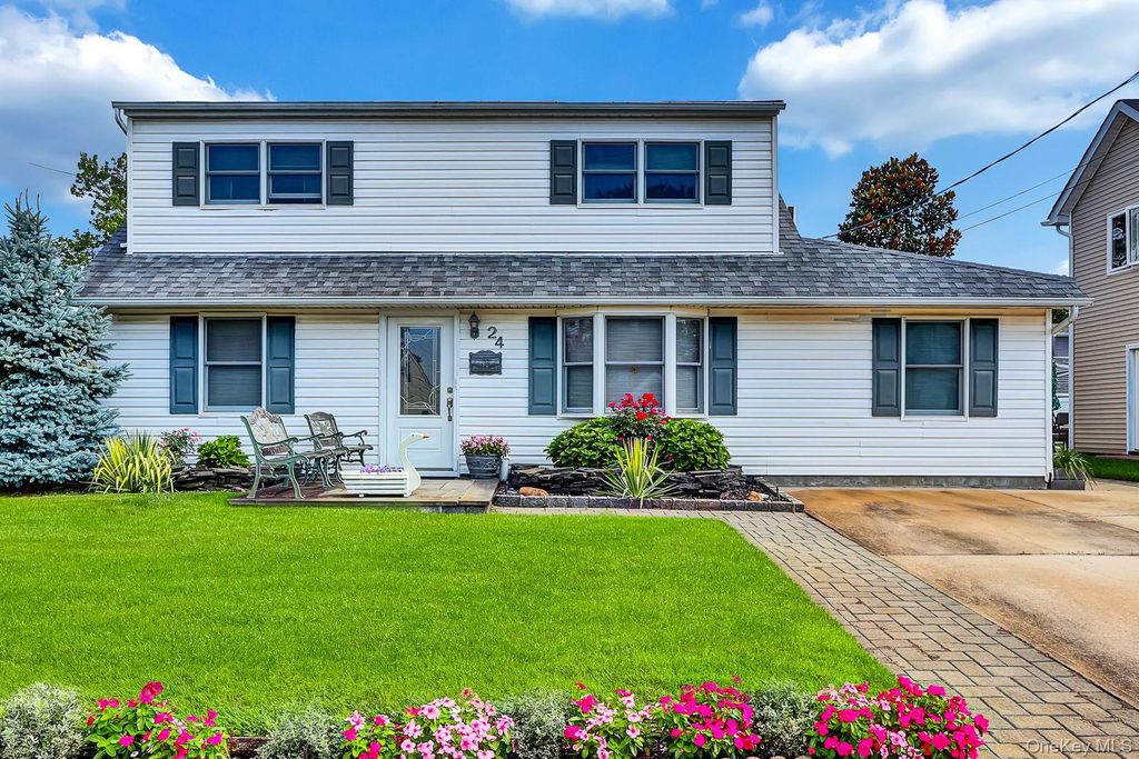 24 Seaton Street, Massapequa, NY 11758