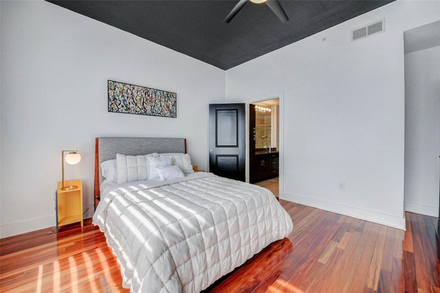 3505 Sage Road 2102, Houston, TX 77056