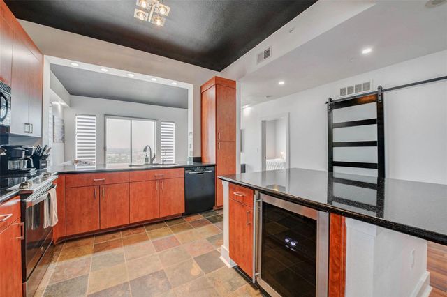 3505 Sage Road 2102, Houston, TX 77056