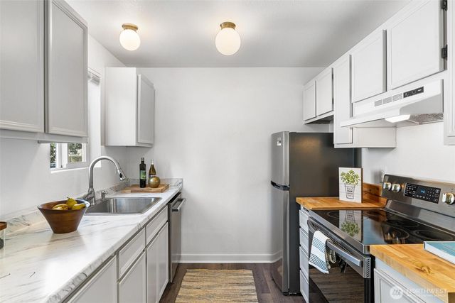 1840 Central Place S #B10, Kent, WA 98030