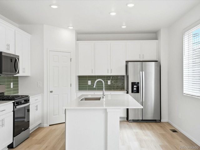 1652 Yampa River Dr, Windsor, CO 80550