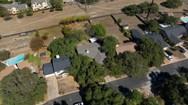 1400 Doonesbury DR, Austin, TX 78758