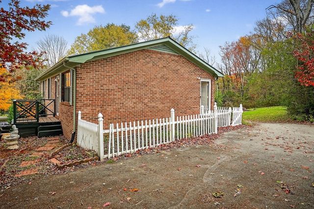 3382 Dietz Dr, Cookeville, TN 38506