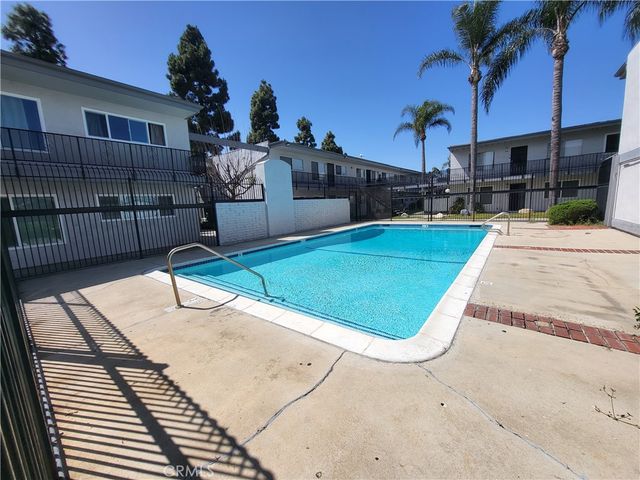 5500 Ackerfield 304, Long Beach, CA 90805