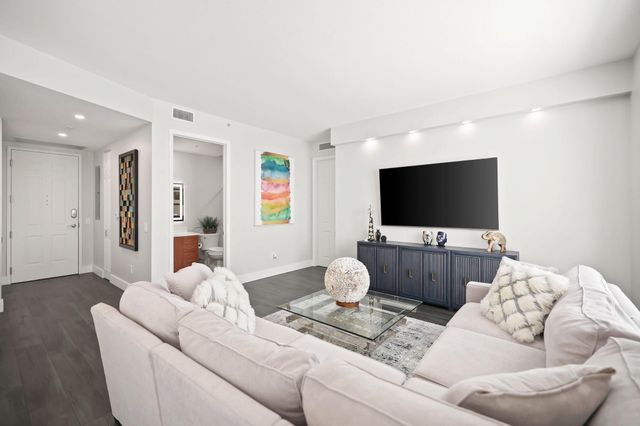 2631 NE 14th Avenue 304, Wilton Manors, FL 33334