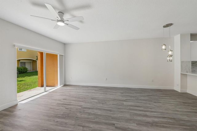560 St Tropez Lane, Margate, FL 33068