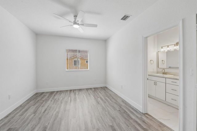560 St Tropez Lane, Margate, FL 33068