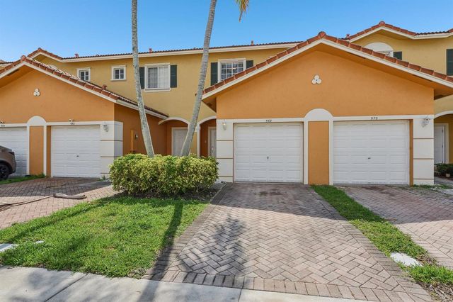 560 St Tropez Lane, Margate, FL 33068