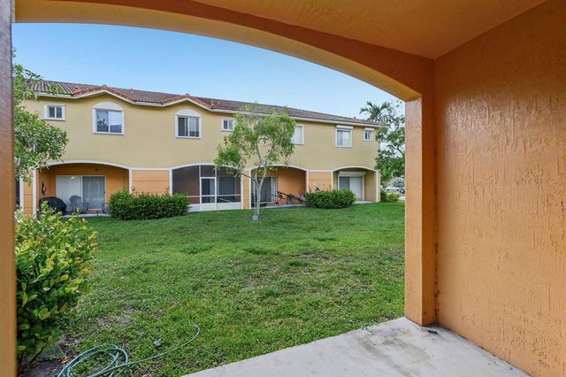 560 St Tropez Lane, Margate, FL 33068