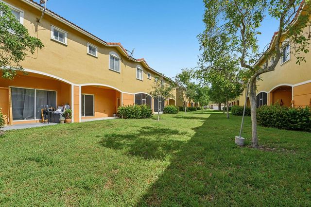 560 St Tropez Lane, Margate, FL 33068