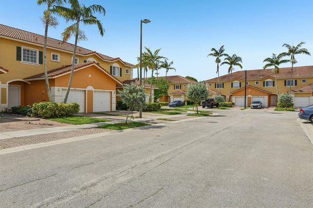 560 St Tropez Lane, Margate, FL 33068
