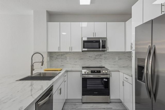560 St Tropez Lane, Margate, FL 33068