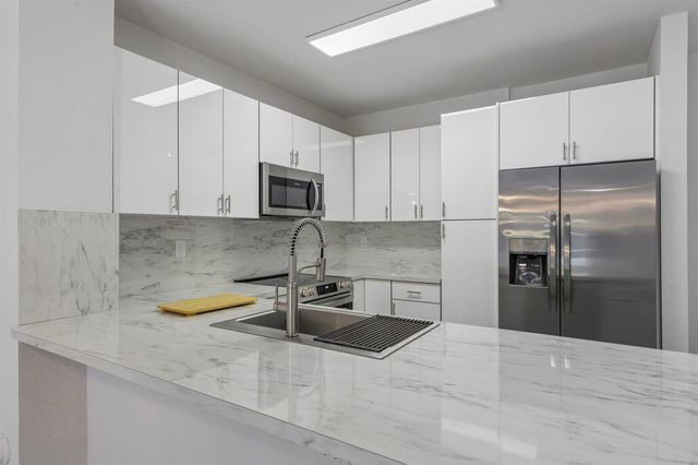 560 St Tropez Lane, Margate, FL 33068