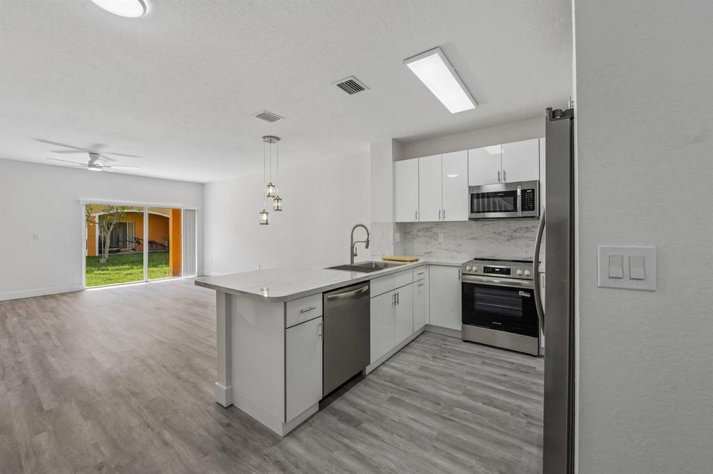 560 St Tropez Lane, Margate, FL 33068