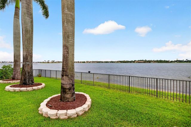 18611 SW 39th St, Miramar, FL 33029
