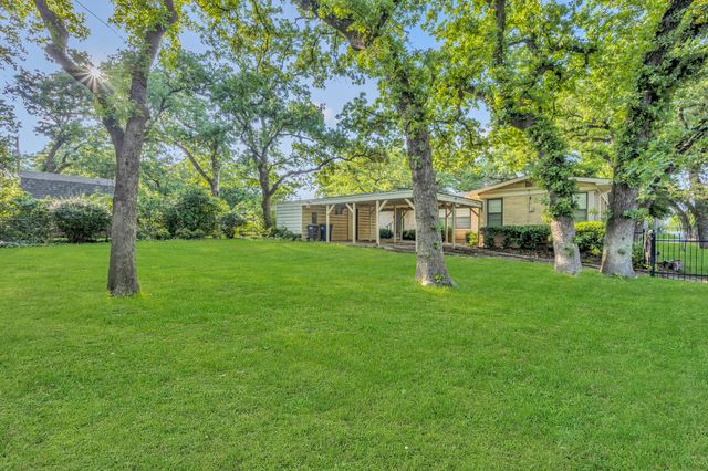 6324 Woodbine Drive, Fort Worth, TX 76112