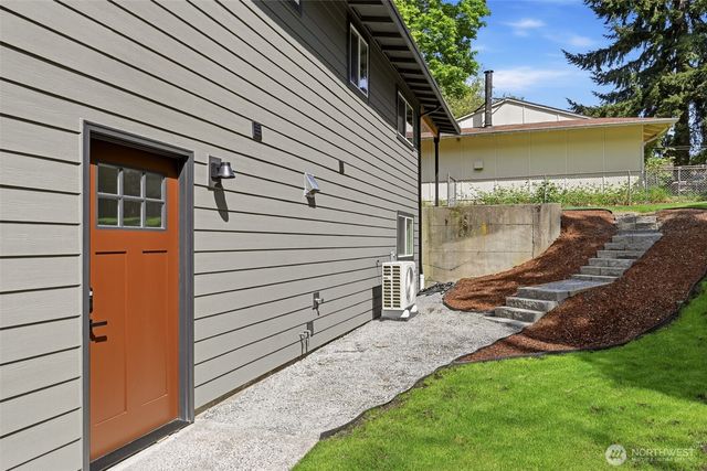 21118 11th Avenue S, Des Moines, WA 98198