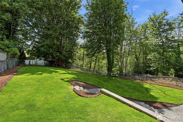 21118 11th Avenue S, Des Moines, WA 98198
