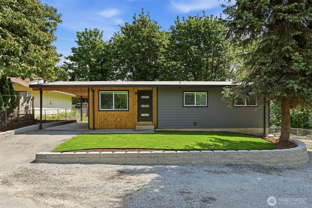 21118 11th Avenue S, Des Moines, WA 98198