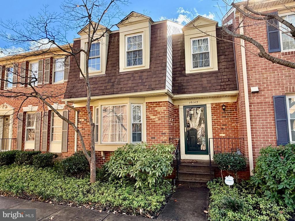 10145 VILLAGE KNOLLS CT, Oakton, VA 22124