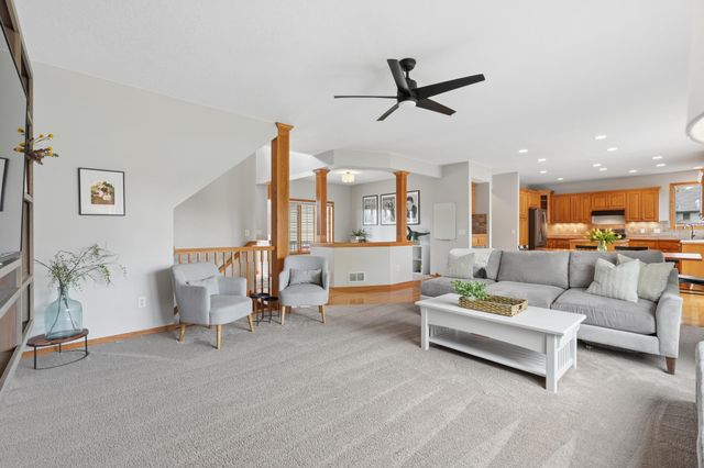 9595 Dunes Avenue, Cottage Grove, MN 55016