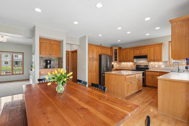 9595 Dunes Avenue, Cottage Grove, MN 55016