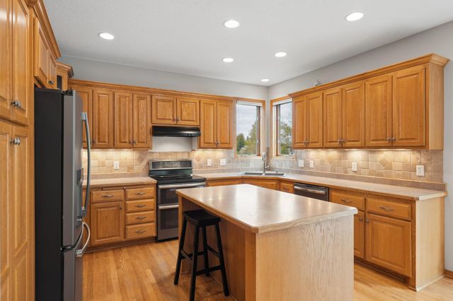 9595 Dunes Avenue, Cottage Grove, MN 55016