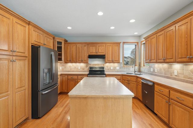 9595 Dunes Avenue, Cottage Grove, MN 55016