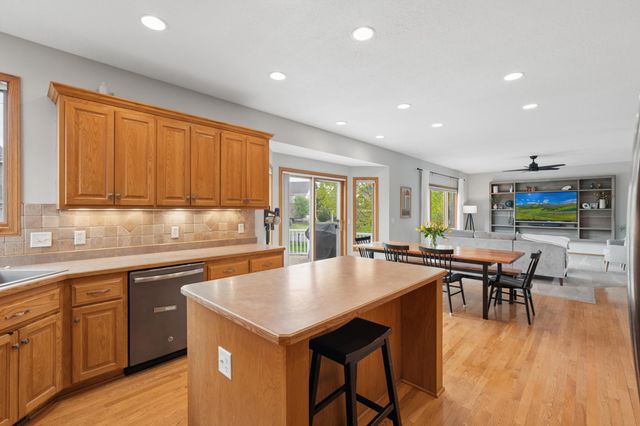 9595 Dunes Avenue, Cottage Grove, MN 55016