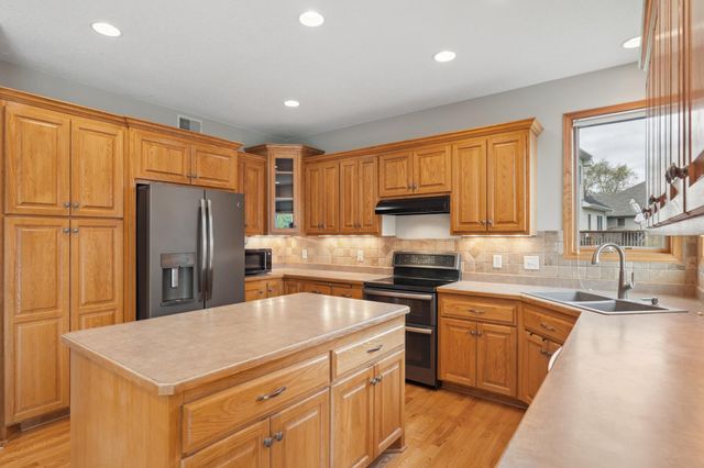 9595 Dunes Avenue, Cottage Grove, MN 55016