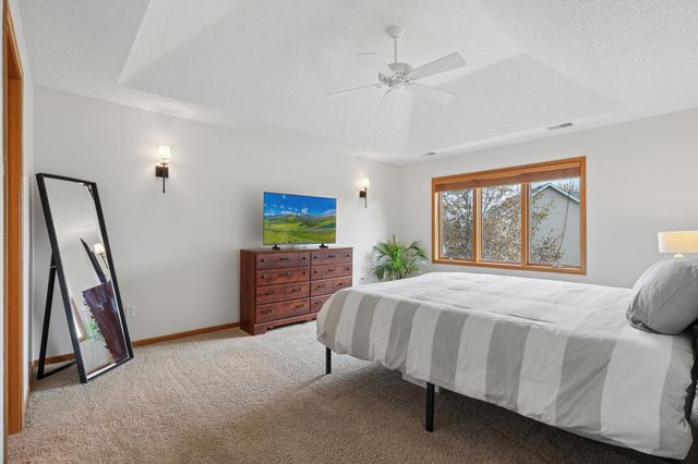 9595 Dunes Avenue, Cottage Grove, MN 55016