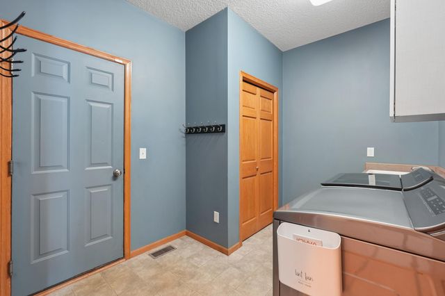 9595 Dunes Avenue, Cottage Grove, MN 55016