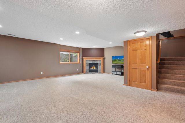 9595 Dunes Avenue, Cottage Grove, MN 55016