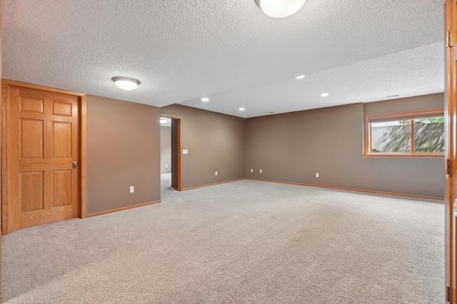 9595 Dunes Avenue, Cottage Grove, MN 55016