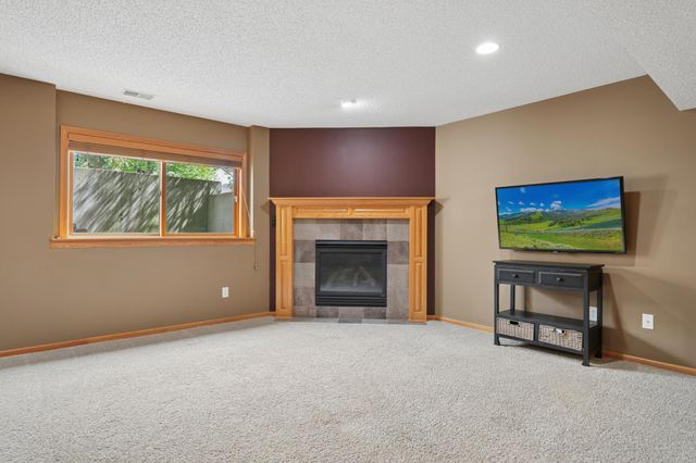 9595 Dunes Avenue, Cottage Grove, MN 55016