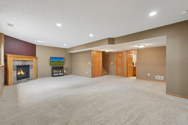 9595 Dunes Avenue, Cottage Grove, MN 55016