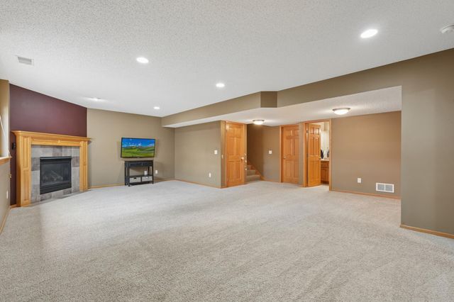 9595 Dunes Avenue, Cottage Grove, MN 55016