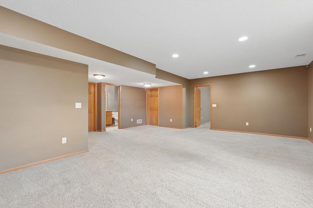 9595 Dunes Avenue, Cottage Grove, MN 55016