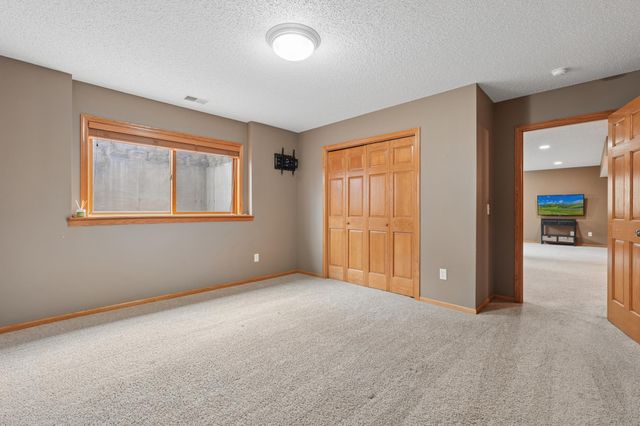 9595 Dunes Avenue, Cottage Grove, MN 55016
