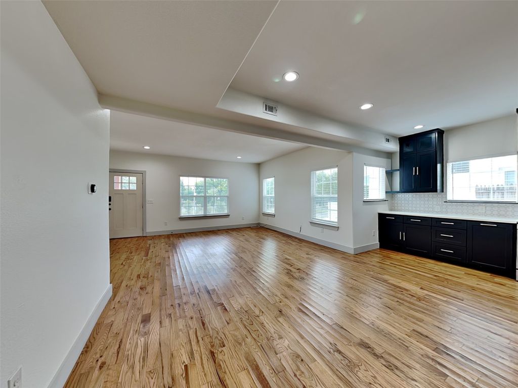 1023 N Madison Avenue, Dallas, TX 75208