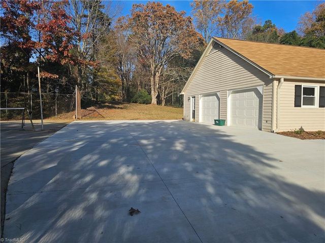3721 Herchel Lane, Winston-salem, NC 27106