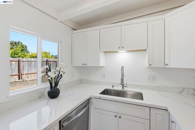 1020 Barbara Ln, San Pablo, CA 94806