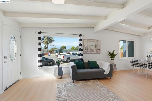 1020 Barbara Ln, San Pablo, CA 94806