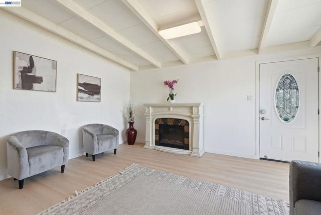 1020 Barbara Ln, San Pablo, CA 94806