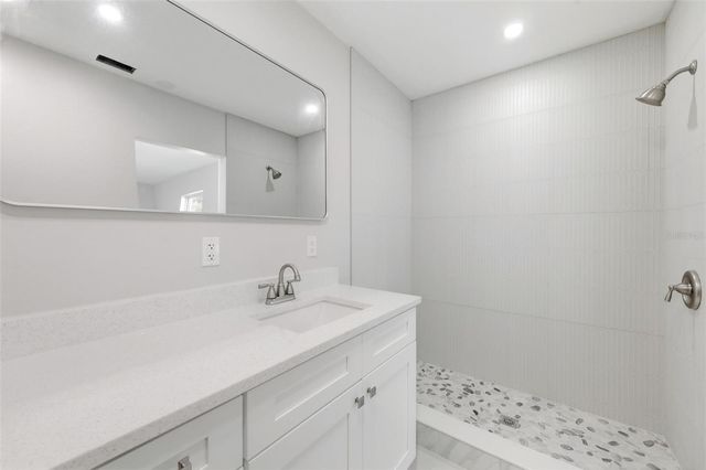 7528 17TH WAY N, St Petersburg, FL 33702
